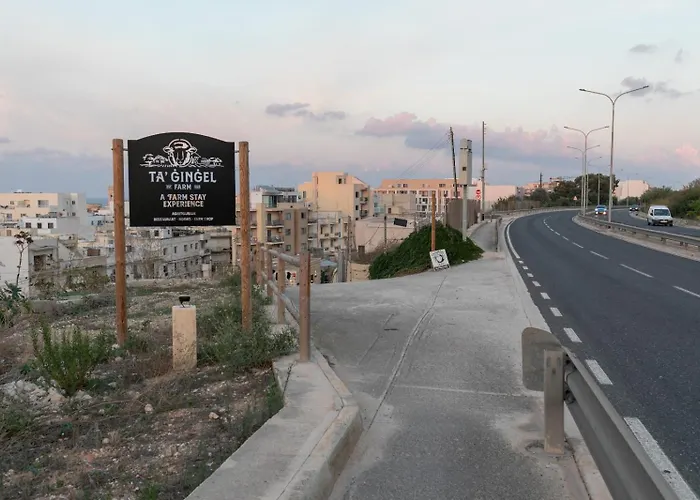 Ta\' Gingel Farm Agriturisim B&B. Malta